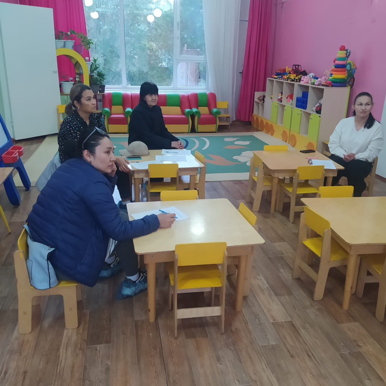 "Баланың балабақшаға бейімделуі" тақырыбында дөңгелек үстел