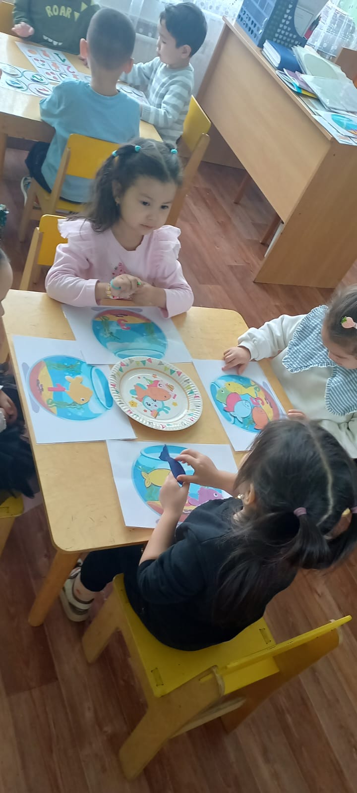 Ересек "Айгөлек" тобының "Қызықты математика" ойын-жаттығуы (тәрбиеші: Казангапова Ш.Б)