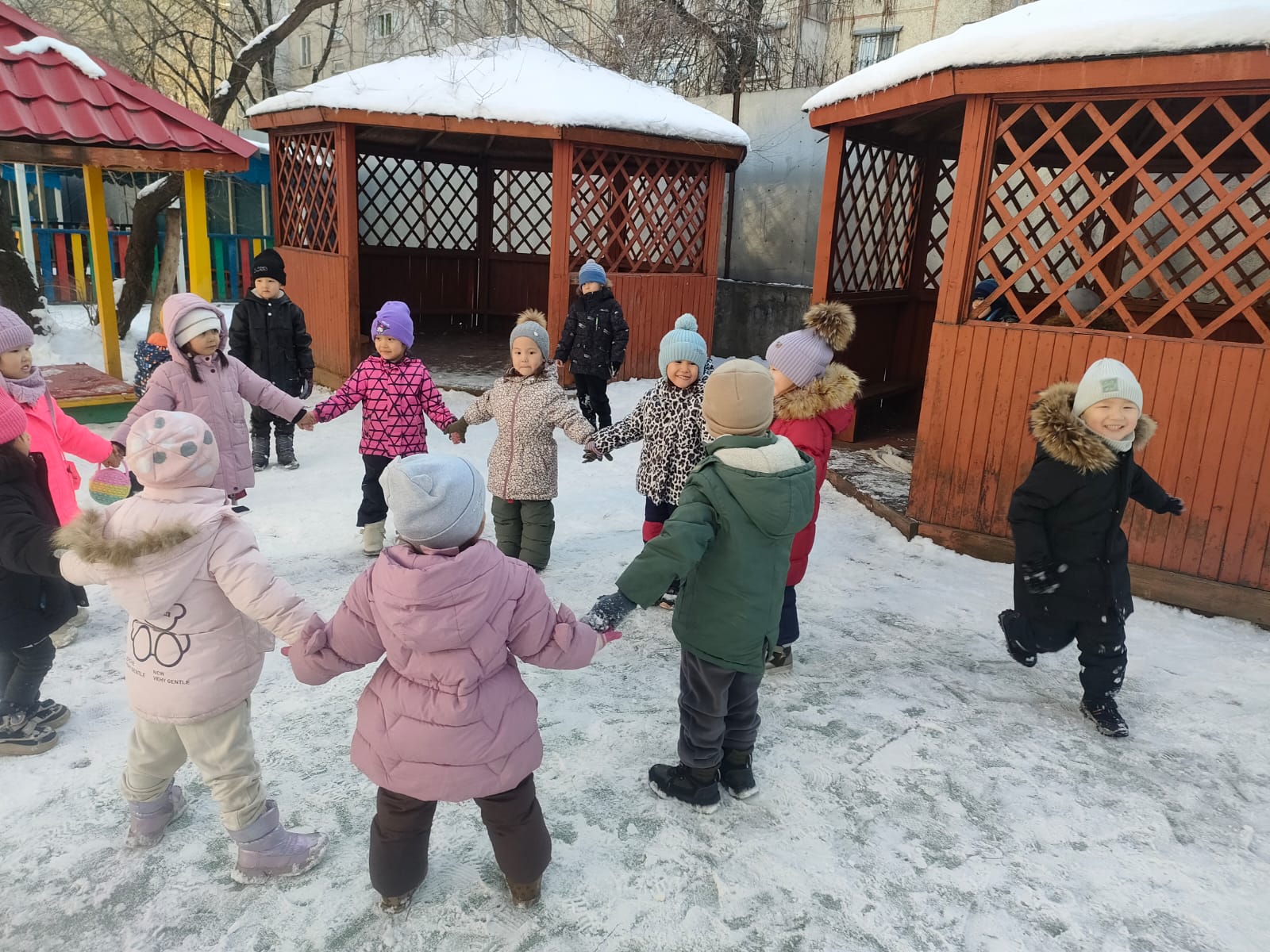 Ересек "Жұлдыз" тобының "Айгөлек" қимыл ойыны