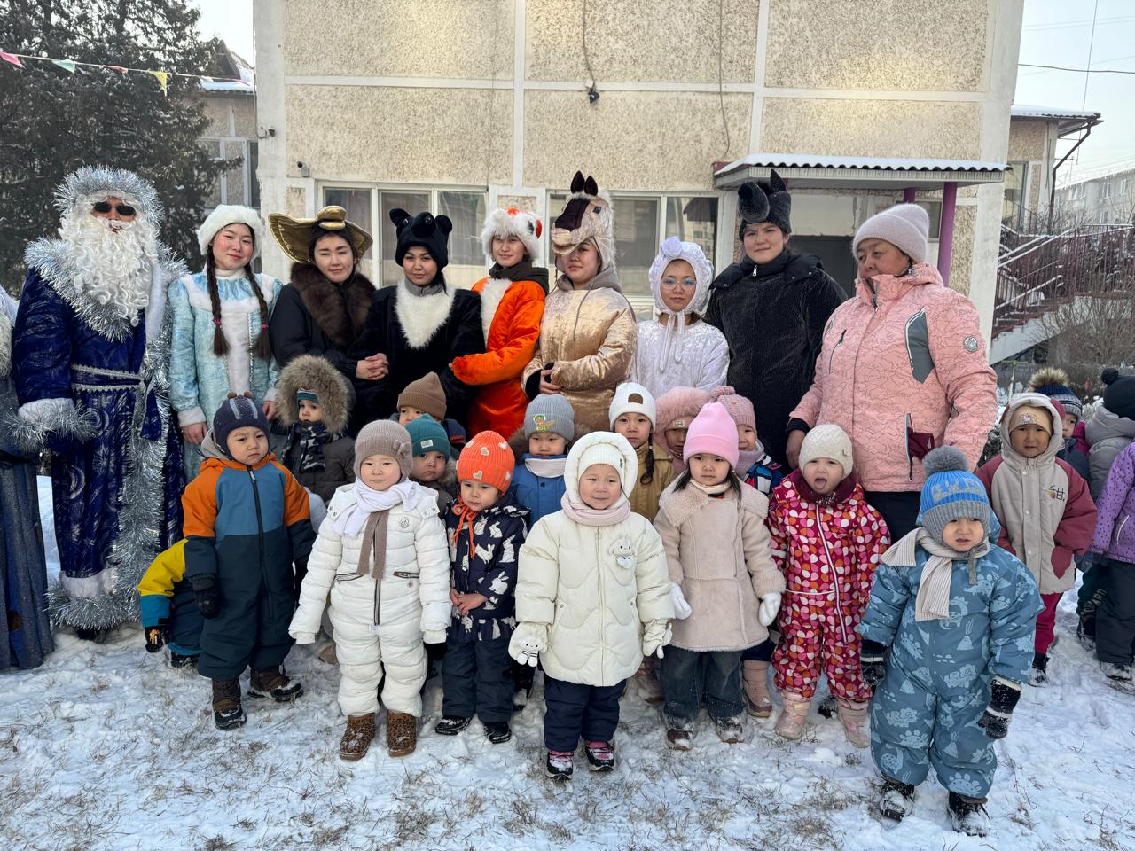 Қыс қызығы мерекесі балабақшамызда ерекше көңіл-күйде өтті. Балалар Аяз атамен және қыс мезгілінің жауарларымен бірге ойын ойнап, тақпақ айтып, би биледі. Аяз ата, жануарлармен келесі жылға дейін қоштасты. Көңілді сәттер мен балғын күлкіге толы күн.